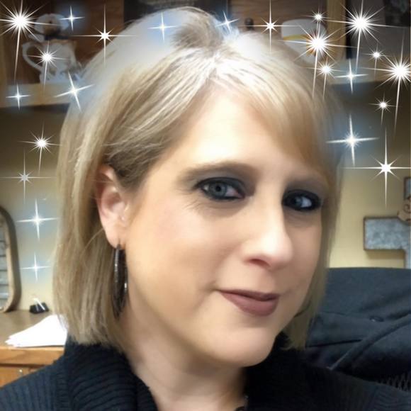 Meet your Posher, Brandy - Picture 1 of 1